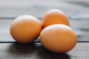 Jaja za bebe – Uvođenje jaja u bebinu ishranu & Recepti za bebe sa jajima