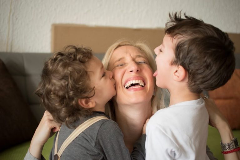 Mama na poslu ili mama kod kuće?