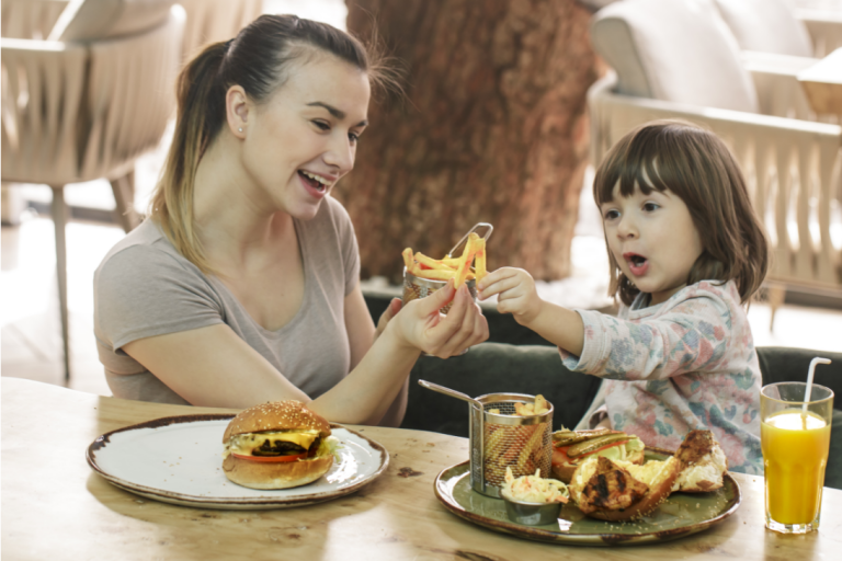 Da li pustiti dete da brlja za stolom?